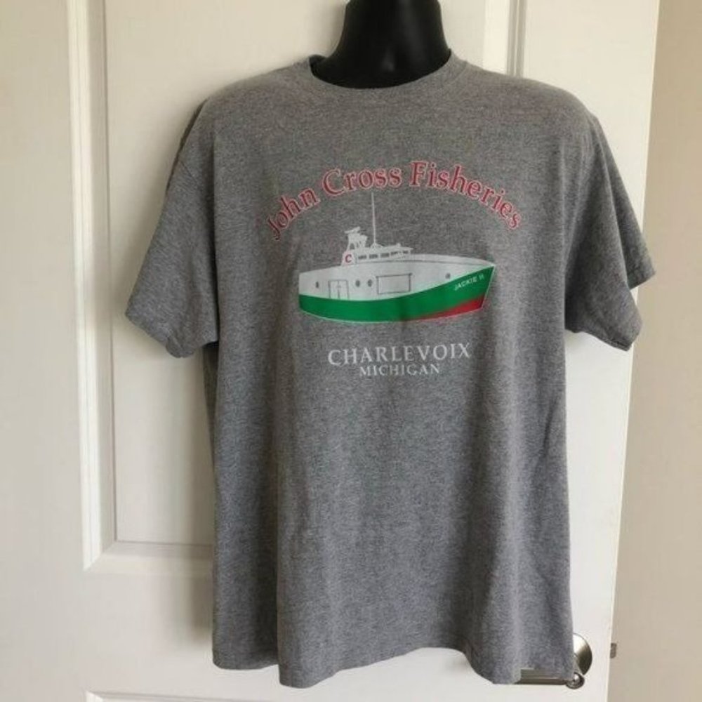 John Cross‎ Fisheries Charlevoix Michigan - Size XL